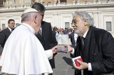 Pl�cido Domingo: �Una experiencia emocionante� saludar al Papa