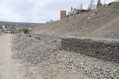 En el San Cayetano denuncian irregularidades en una obra