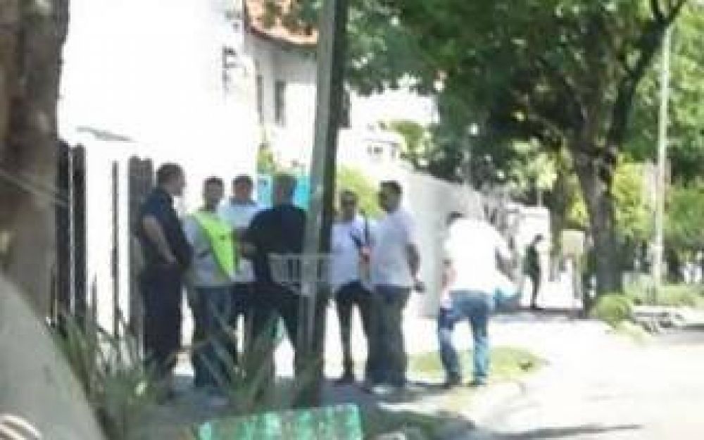 Intensifican la fumigaci�n tras el brote de dengue en Vicente L�pez