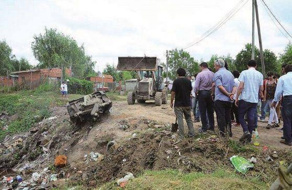El Municipio realiza trabajos de limpieza en los arroyos de Escobar