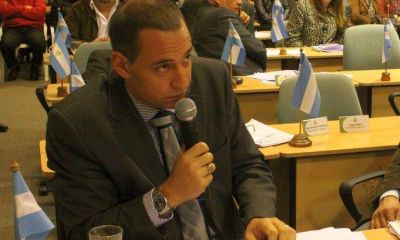 Piden regular los viajes de Mestre al exterior