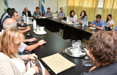 Docentes: ofrecen 18% a febrero y 10% a julio y cierran la paritaria