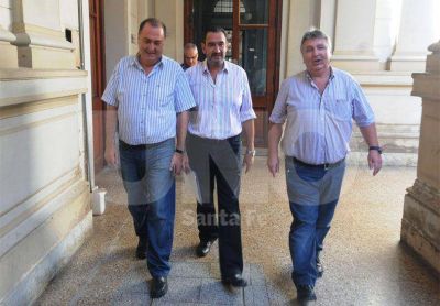 Rechazo de los municipales y el lunes vuelven a discutir