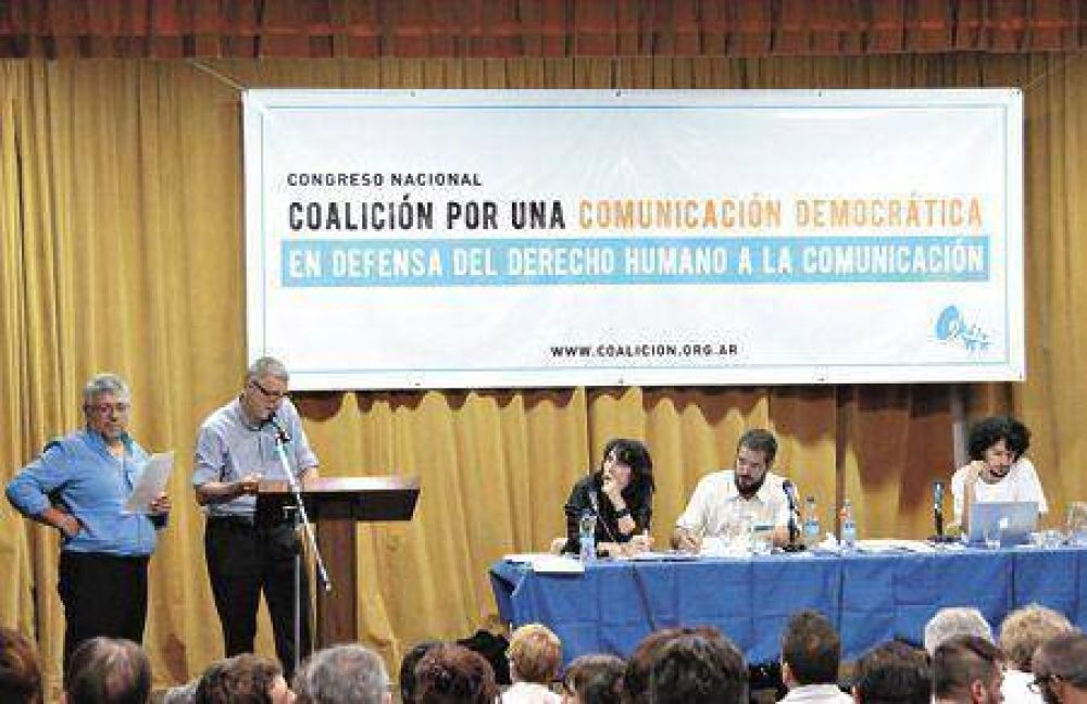 Para volver a democratizar la comunicaci�n