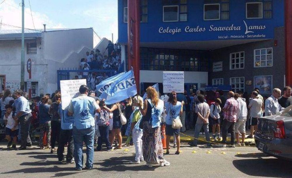 Denuncian persecuci�n de delegados y docentes en el colegio Saavedra Lamas