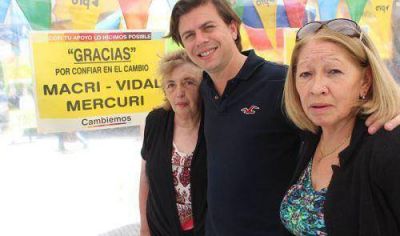 Acusan a M�rcuri de mantener un doble cargo