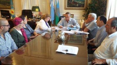 Se firm� el contrato para realizar obras en la Escuela Primaria n� 42