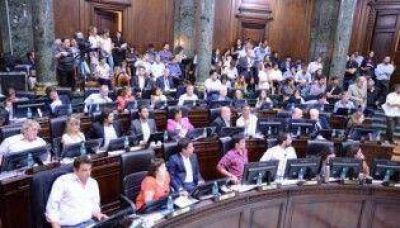 La primera sesi�n ordinaria de la Legislatura cerr� con discusiones