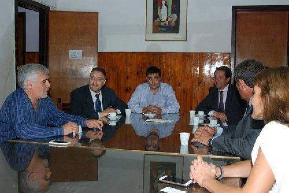 Autoridades del Banco Provincia en Adolfo Gonzales Chaves