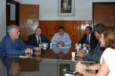 Autoridades del Banco Provincia en Adolfo Gonzales Chaves