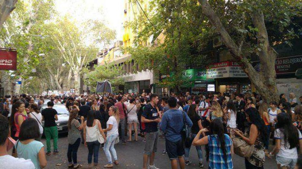 M�s de tres mil personas se convocaron en el microcentro para pedir justicia por Majo y Marina