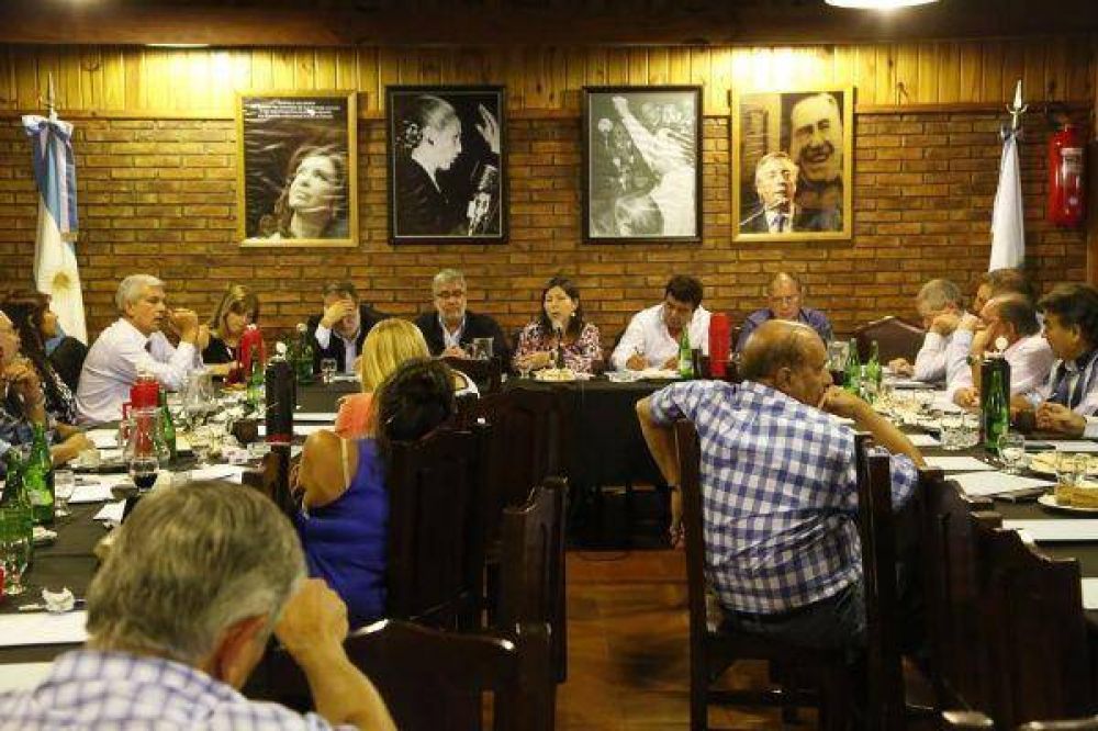 El PJ se reuni� y le pidi� explicaciones a Macri por los buitre