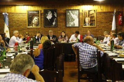 El PJ se reuni� y le pidi� explicaciones a Macri por los buitre