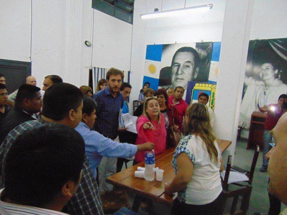 PJ: escandaloso cierre de presentaci�n de listas