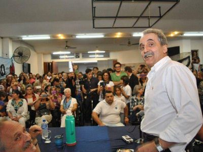 �Bonad�o me proces� por repartir alfajores que dicen que Clar�n miente�, dijo Moreno en La Plata