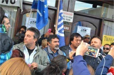 Estatales decidieron la continuidad del paro