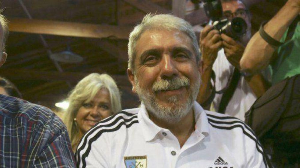 �C�mo se gana la vida An�bal F. lejos de la pol�tica?