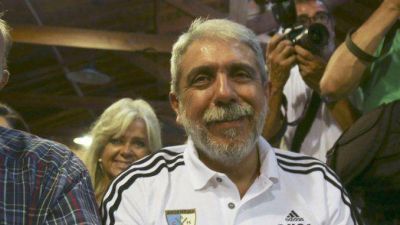 �C�mo se gana la vida An�bal F. lejos de la pol�tica?
