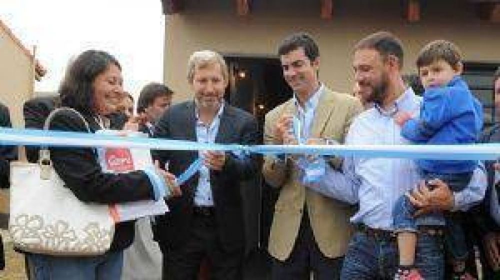 La felicidad por la entrega de viviendas en El Huaico