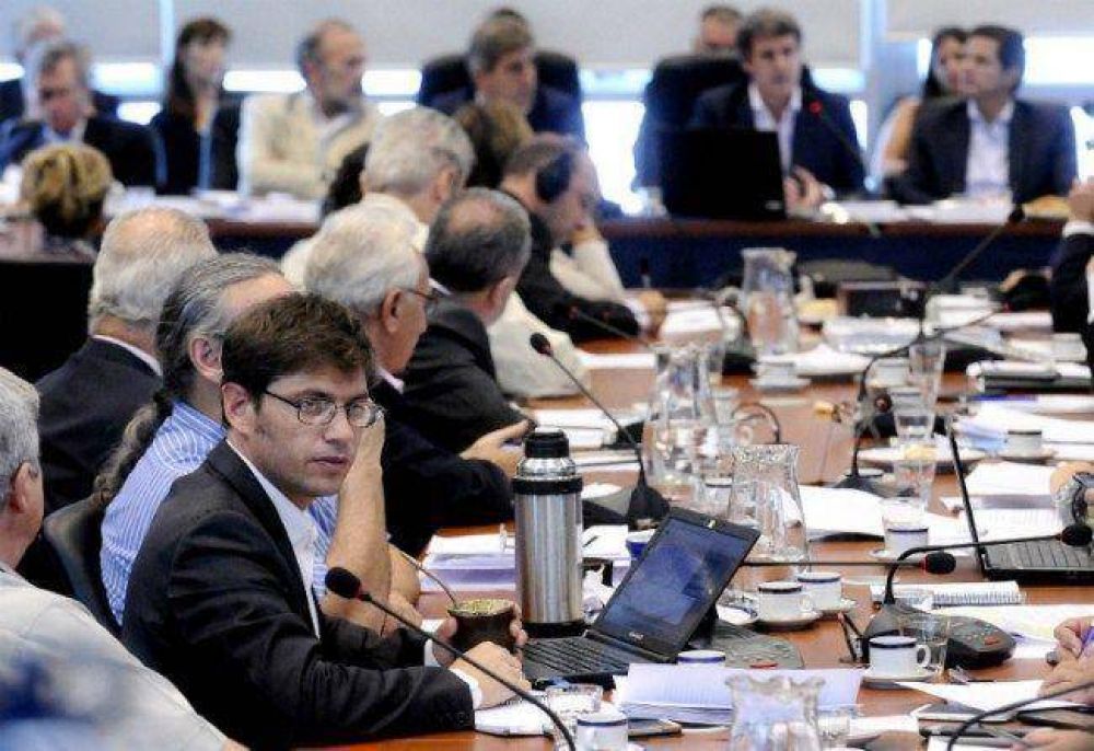 Kicillof acus� a Prat-Gay de decir �mentiras� y proponer �cortinas de humo�