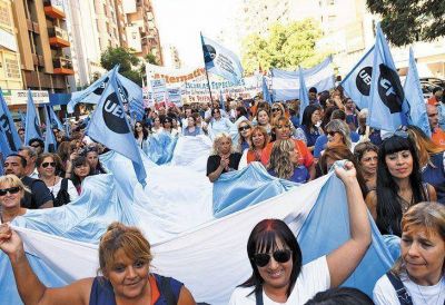 Docentes: al menos 7 provincias siguen en conflicto por salarios