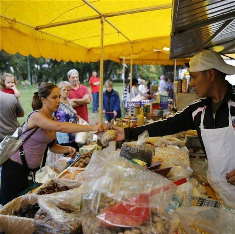 Ferias itinerantes: vecinos buscan alimentos frescos y baratos