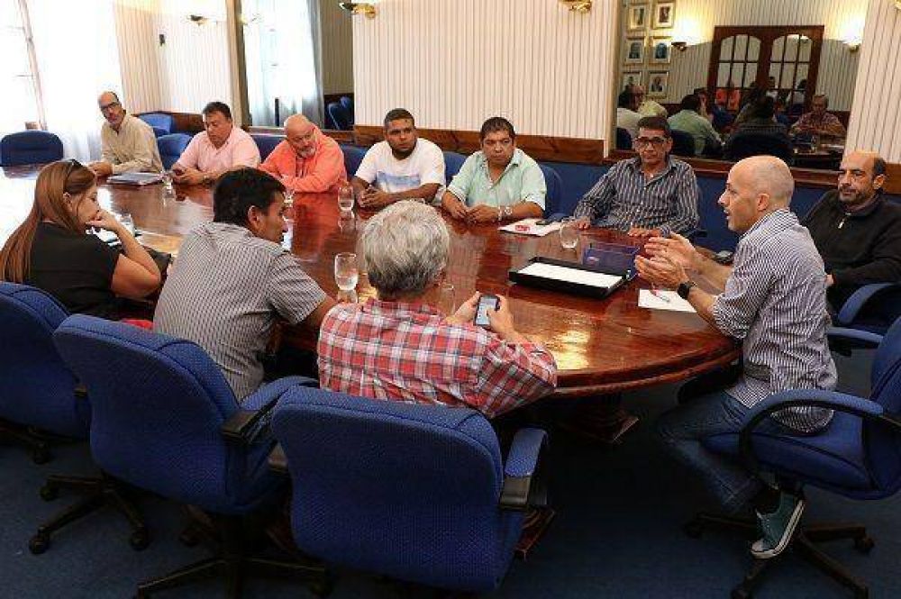 Ducot� acord� una suba del 35 por ciento para los municipales de Pilar