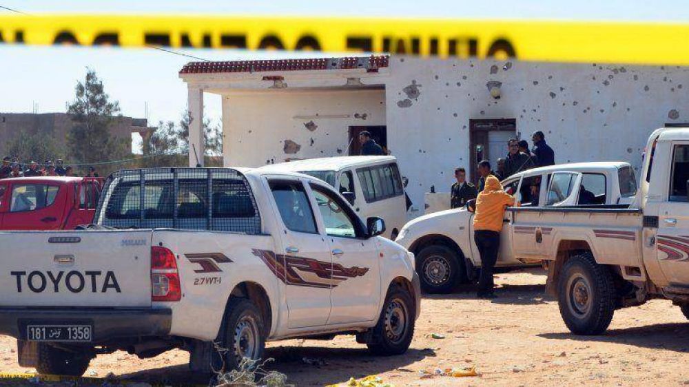 Sangriento ataque terrorista contra un cuartel militar en T�nez m�s de 20 muertos