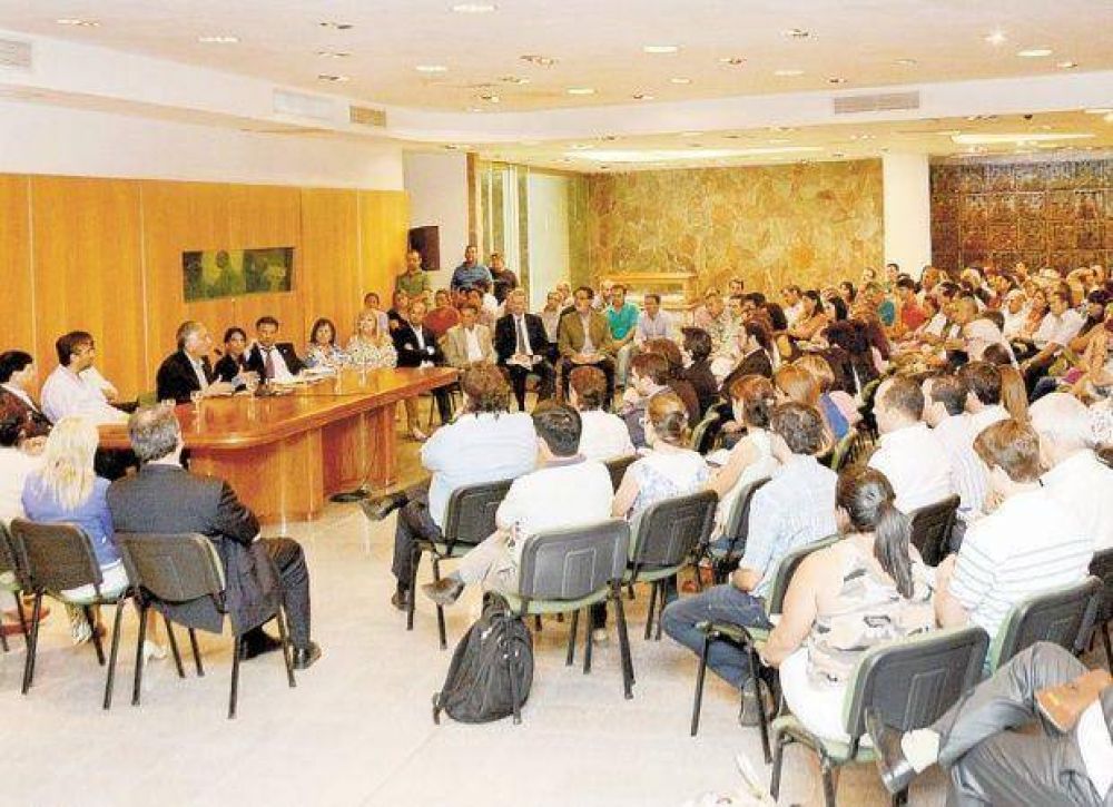 El Gobernador y un pedido de mayor compromiso y difusi�n