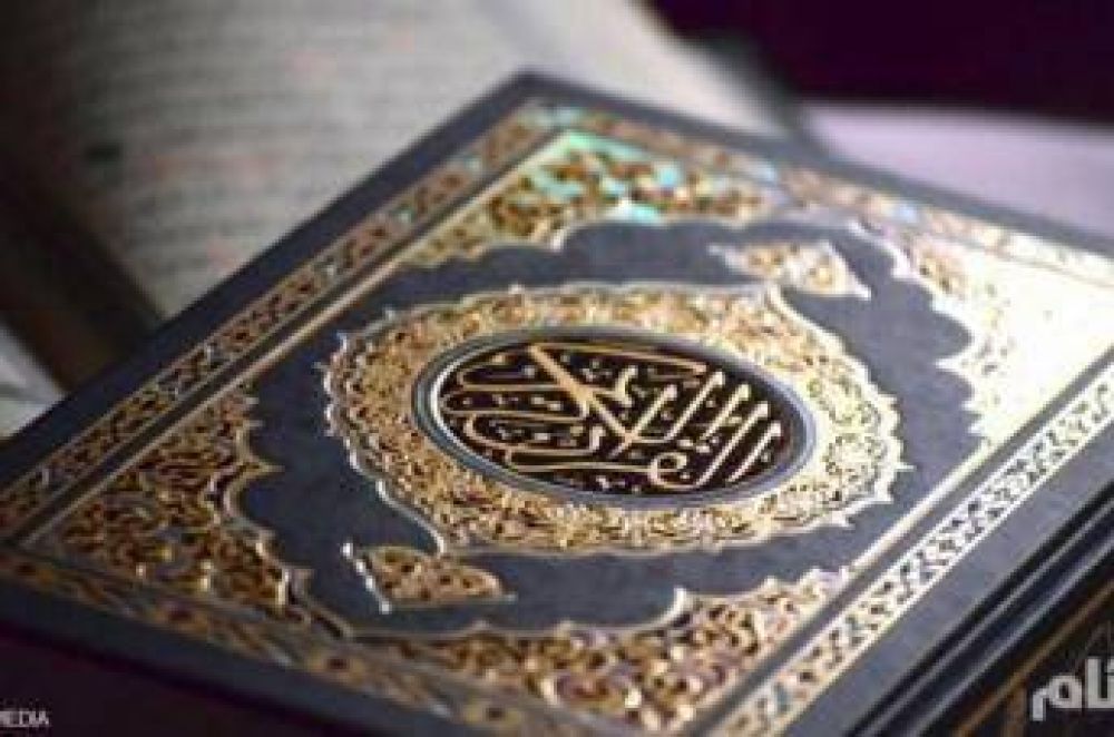 Exponen el primer ejemplar del Sagrado Corán hecho de piedra