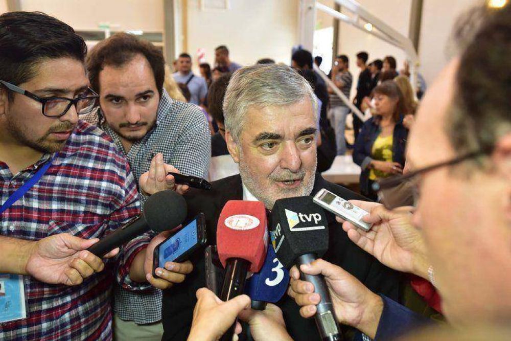 �No cierra que el Estado tenga el 75% de los recursos y las provincias el 25″