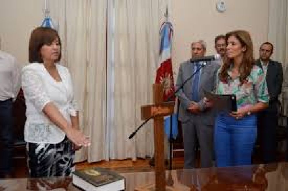Asumi� la nueva Ministra Ing. Norma Fuentes