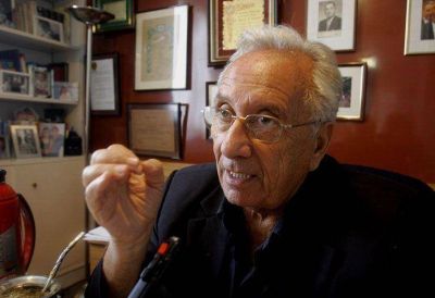 H�ctor Recalde le contest� a Abal Medina: 