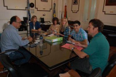 SALOM�N RECIBI� A LOS CONSEJEROS ESCOLARES
