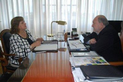 Intendenta de Acha, con pedidos a Verna