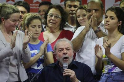 Lula se defiende de las acusaciones y prepara el terreno para buscar la presidencia en 2018