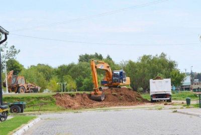 Comenzaron a construir el terrapl�n por la inundaci�n