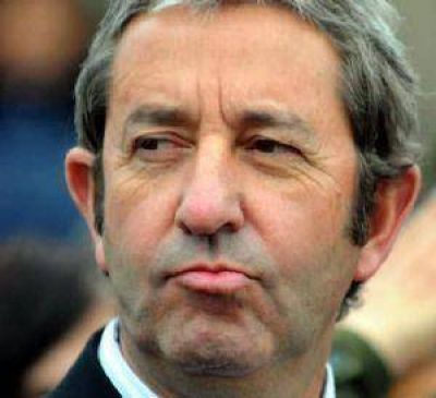 Cobos cree que el Gobierno lo esp�a, pero dice no tener nada que ocultar.
