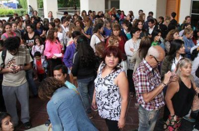 Gobierno ofrece el 27 y 30% al b�sico, m�s sumas fijas