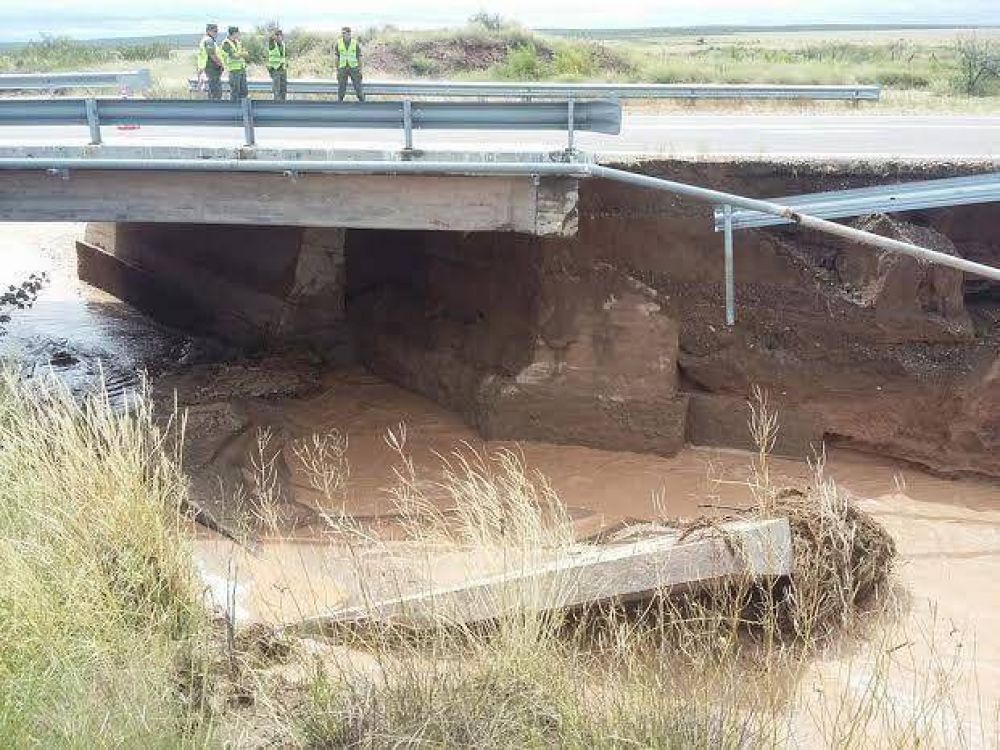 Las tormentas provocaron que se cortara la ruta a San Rafael por riesgos sobre un puente