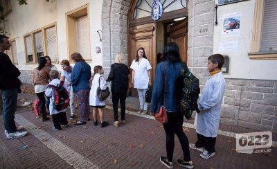 Con escuelas sin gas y agua contaminada, empezaron las clases en los secundarios