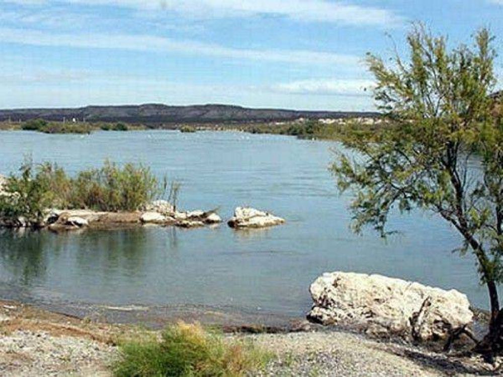 El administrador de CORFO apoya la obra del acueducto del R�o Colorado