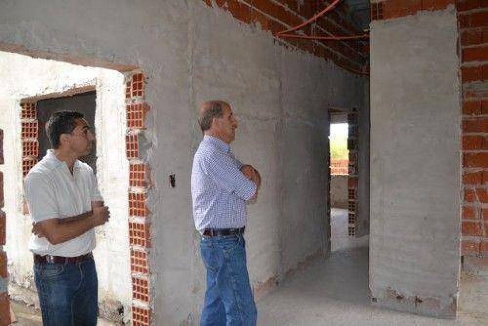 Zurro destac� la construcci�n de viviendas en distintas localidades del distrito
