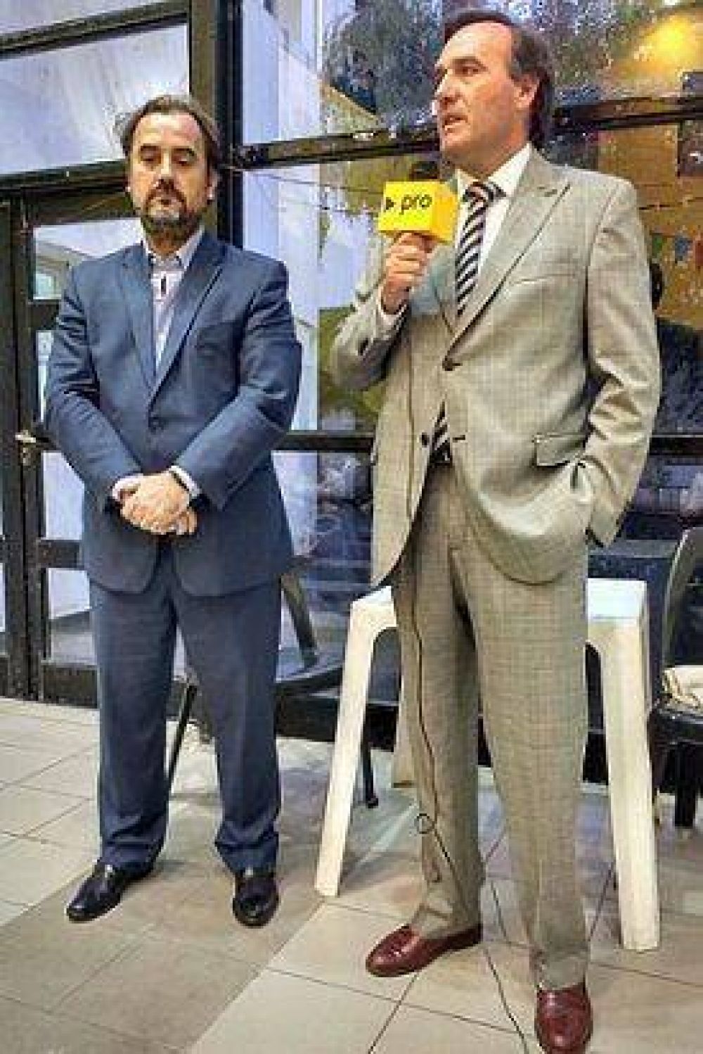 Piquete del PRO al intendente Arroyo: llamen a Patricia Bullrich