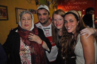 Hebe de Bonafini con el FPV de Vicente L�pez en el D�a de la Mujer
