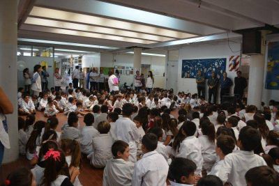La Escuela Municipal 10 recibi� importantes donaciones