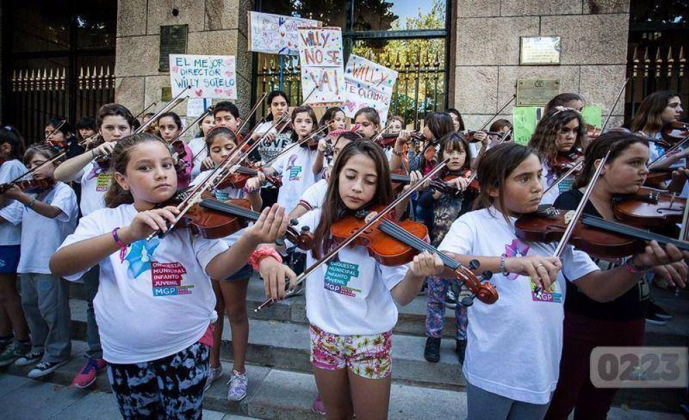 Orquesta infanto juvenil: separan al director por malos tratos y los padres marchan en su apoyo