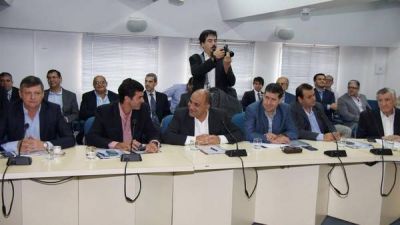 Los gobernadores aumentan los reclamos de dinero al Gobierno