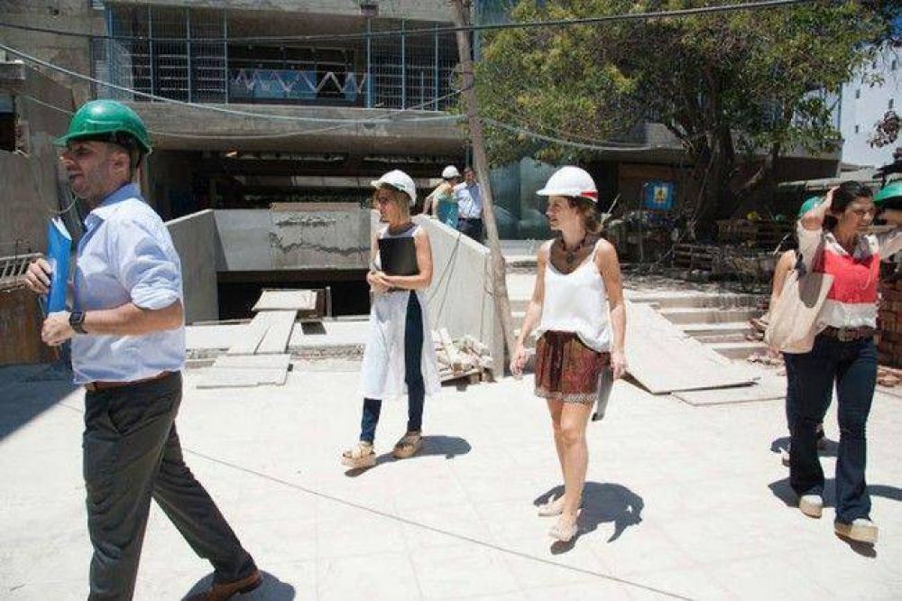 Educaci�n dice que este a�o inaugura una Escuela Inteligente