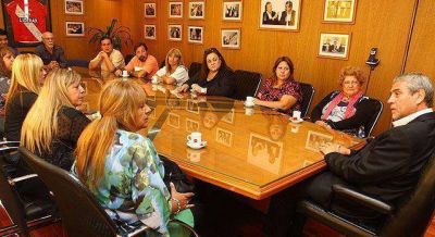 Ferraresi se reuni� con dirigentes de gremios estatales